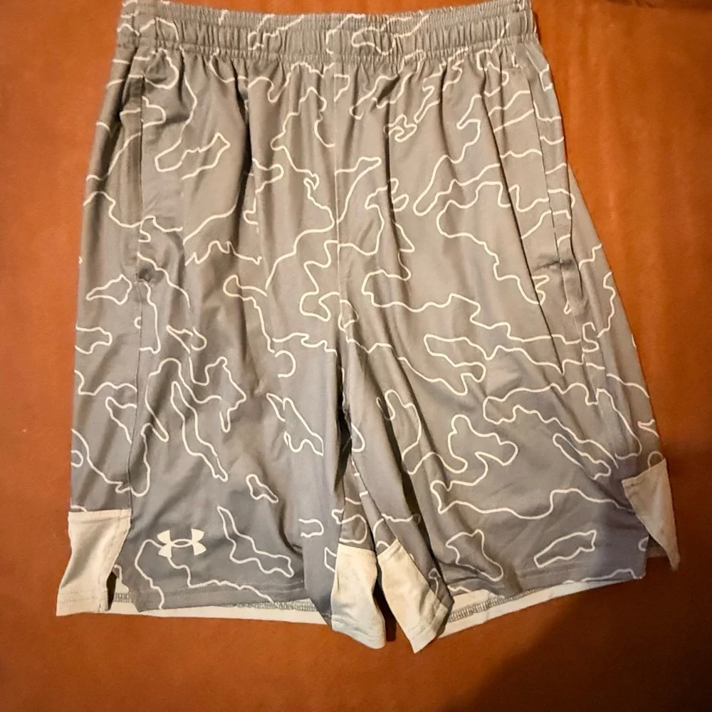 NWT Under Armour Men's Gray Camo Shorts - Picture 2 of 4
